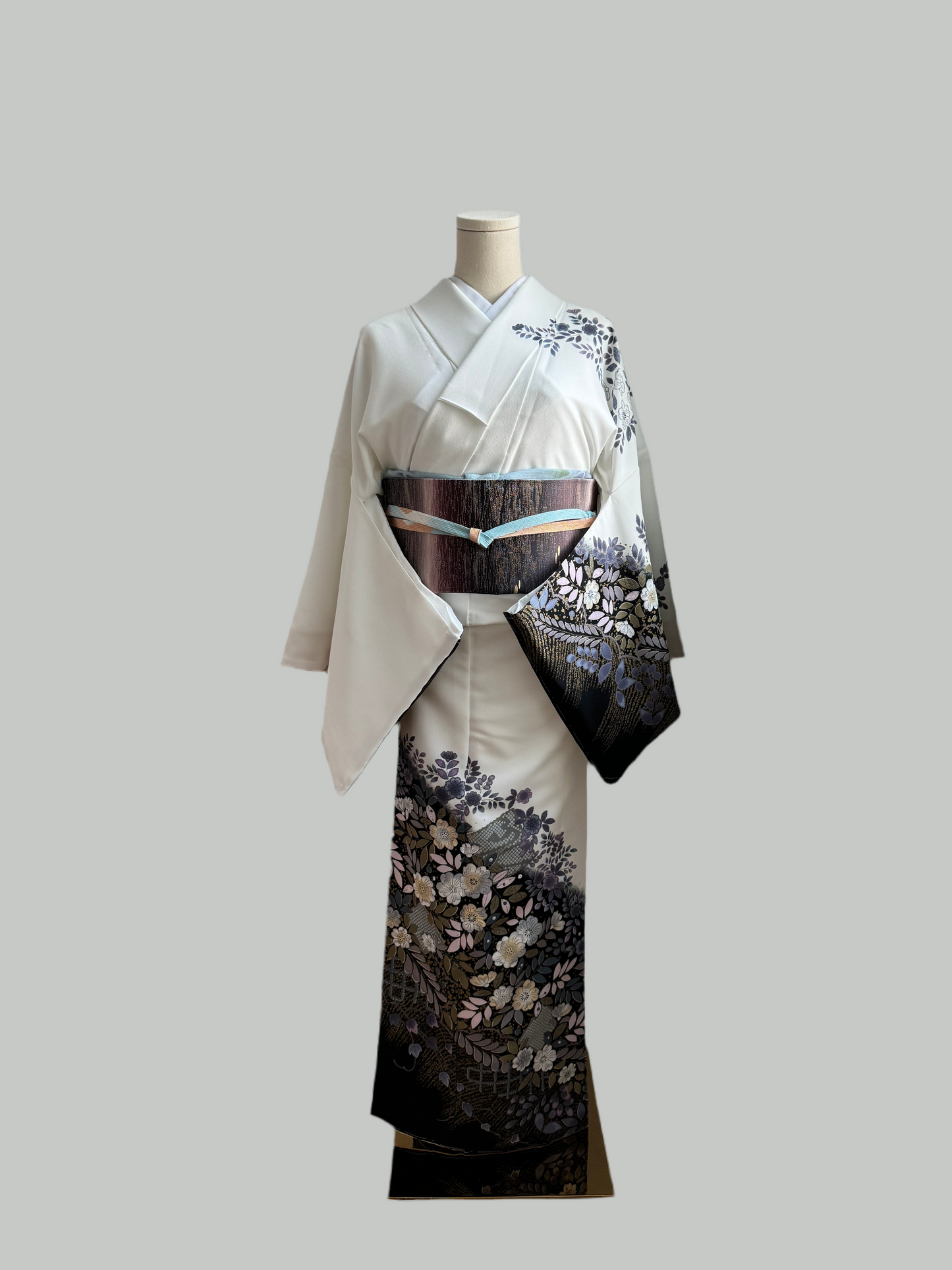 Rent for White Kimono & Red Silver Obi (Size L)