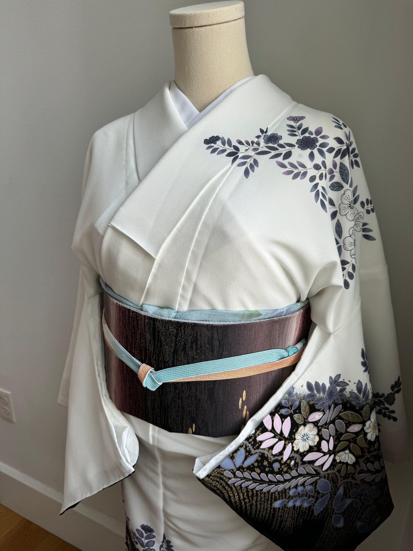Rent for White Kimono & Red Silver Obi (Size L)
