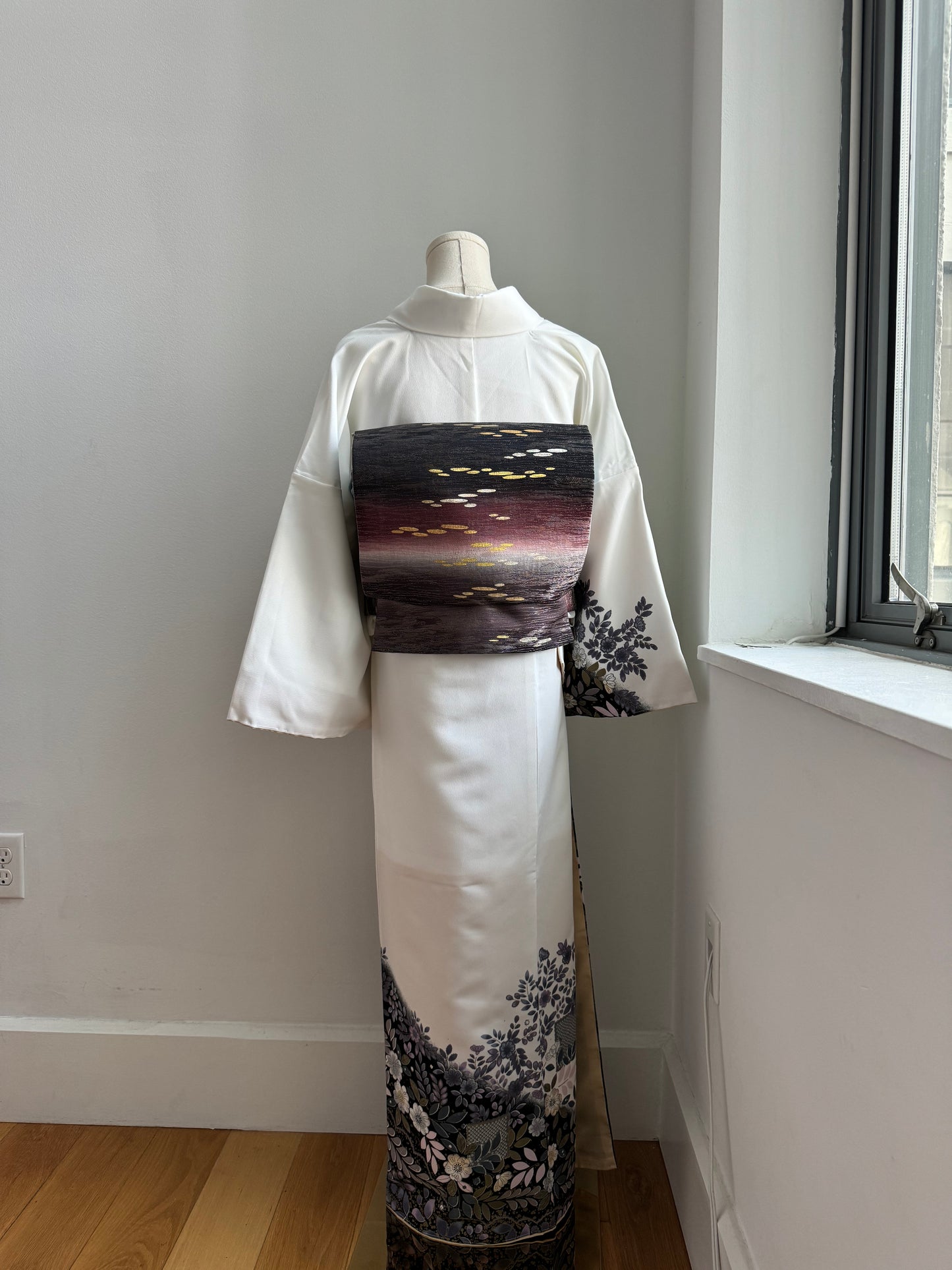 Rent for White Kimono & Red Silver Obi (Size L)
