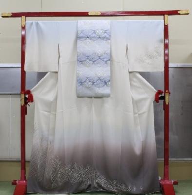 Rent for the Japanese Pure Silk Kimono (Size S)