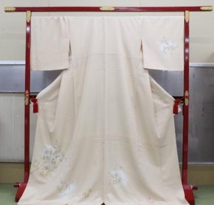 Rent fo the  Japanese Pure Silk Kimono (Size L)